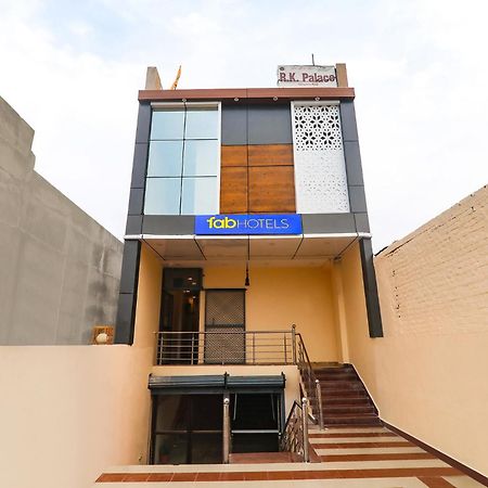 Fabhotel Rk Palace Ayodhya Exterior photo